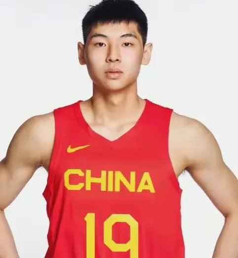 买车险买这四个就可以了，来看看
第一、交强险
第二、第三者责任险
第三、车
