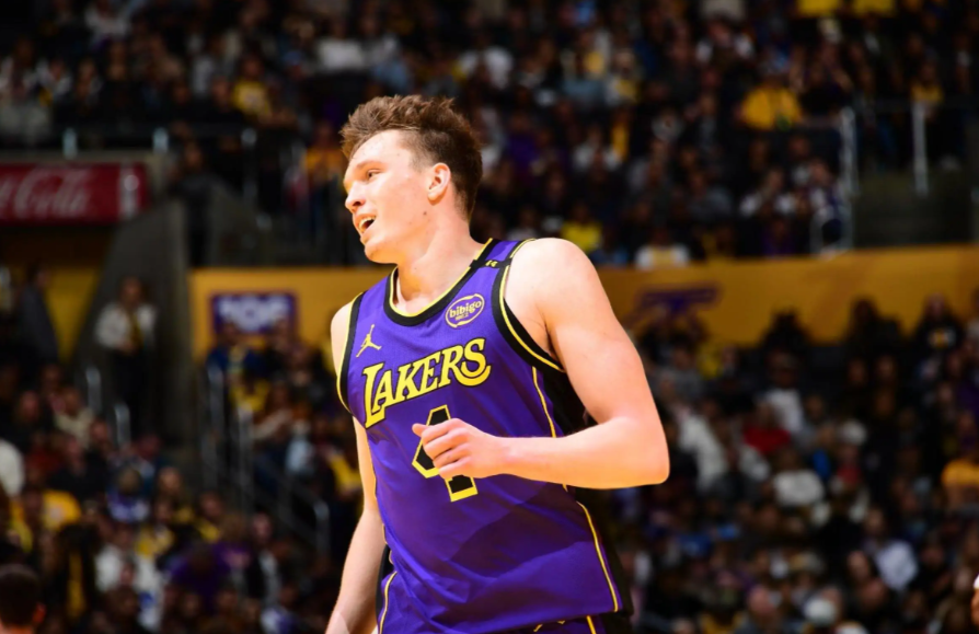 湖人克内克特真菜啊！克内克特这次夏联和上个赛季的表现大相径庭，这货不应该是现在这