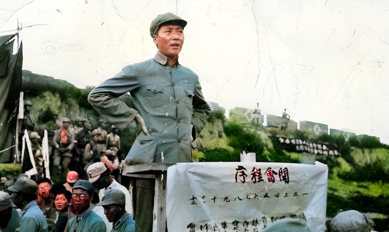 卢沟桥事变爆发的第二天，毛主席在延安抗日军政大学讲话，号召团结一致抗日。实际上，