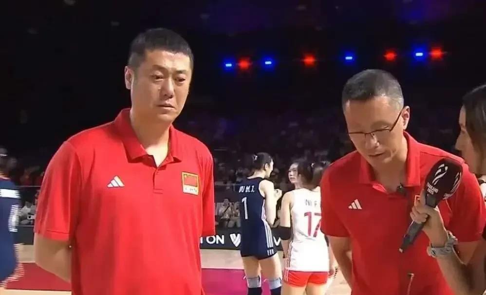 球迷们注意到了吗？
中国女排在本次世界女排联赛的比赛中，在第二局没有赢下来的时候