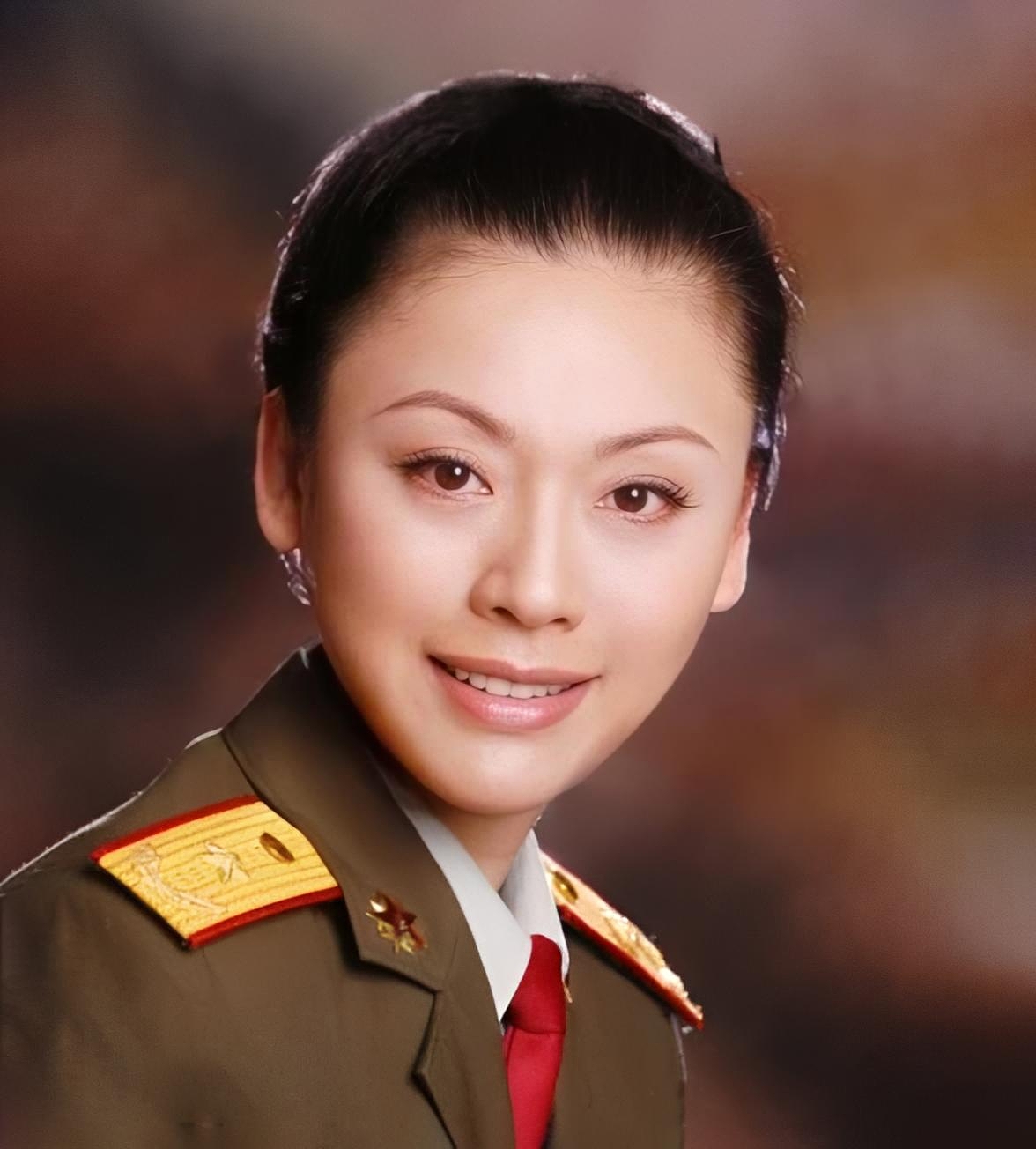 美女少将刘敏，从小练舞完成三连冠，曾将3场演出收入捐出