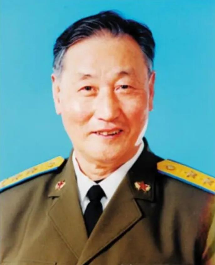 1951年，志愿军飞行员刘玉堤在返航途中，无意间向云层下面瞟了一眼，竟然看到了一