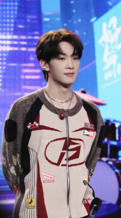 东北人果然自带喜剧buff！王赫野上海收官站送内场票时语出惊人，直言要随机撵走一