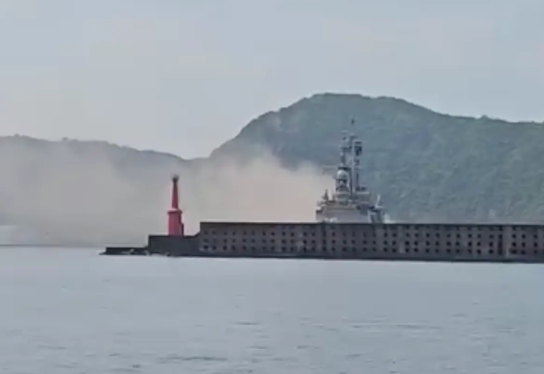 突发！台军苏澳港惊现重大变故！军舰燃起熊熊大火，浓烟滚滚而出！

4月23日，岛