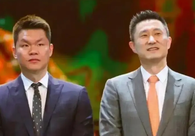 对比李群和李春江，杜锋为什么没下课？有球迷抛出这个话题，我觉得很简单，杜锋执教广