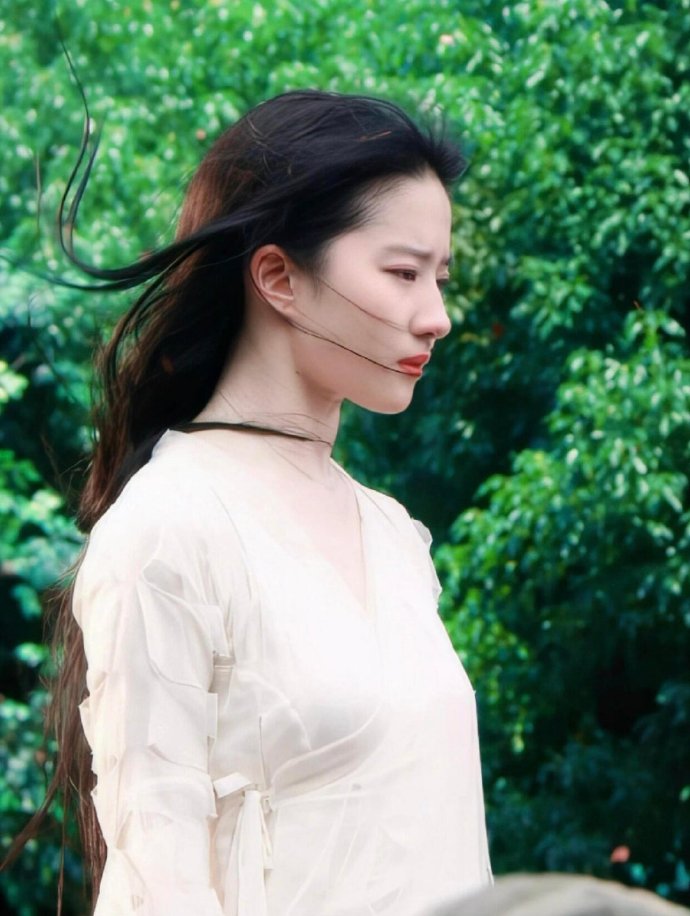 刘亦菲是怎么拍出这么仙的图的？