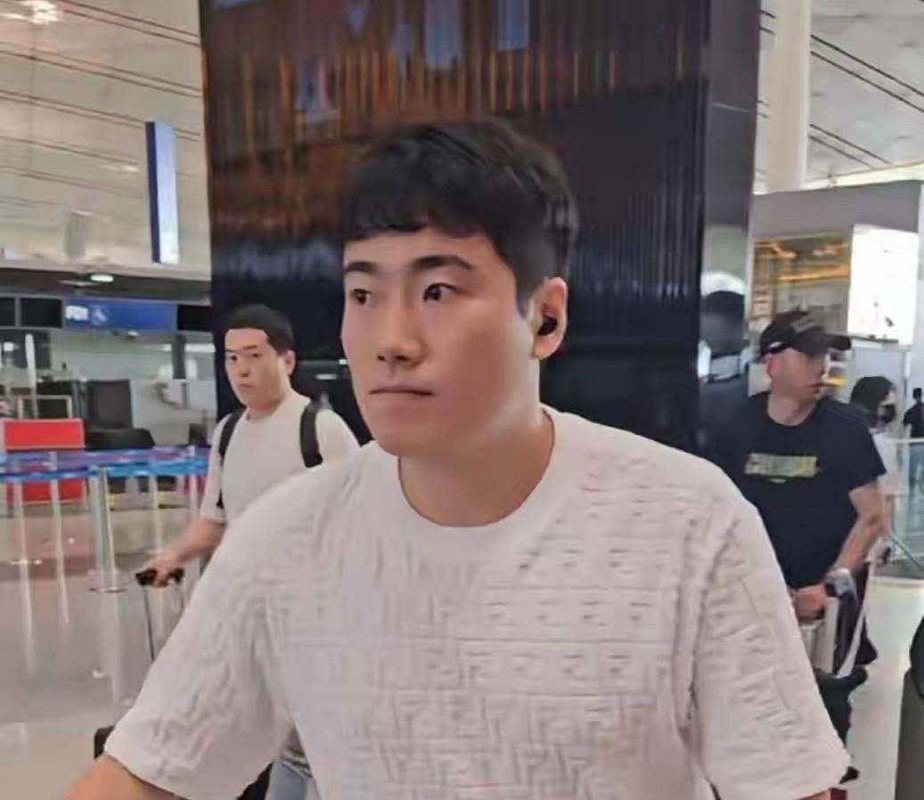 男单抽签结束，国乒抽到下下签。
        2025WTT欧洲大贯瑞典战，男