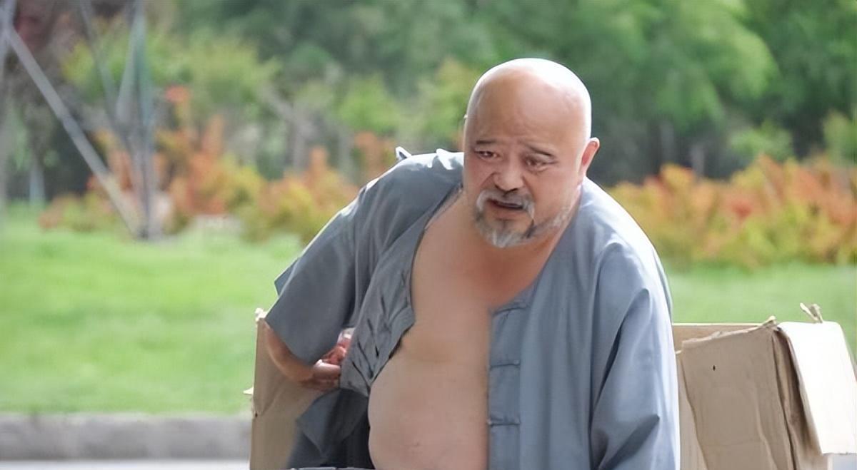 把白酒当水喝是什么体验？68岁老戏骨李琦直言： “顿顿八两酒只是漱口，一天两包烟
