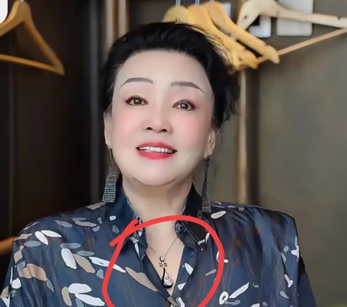 家人们谁懂啊！
战兰这次硬刚凤凰网的操作也太飒了吧？
临时禁令还没生效就被泄