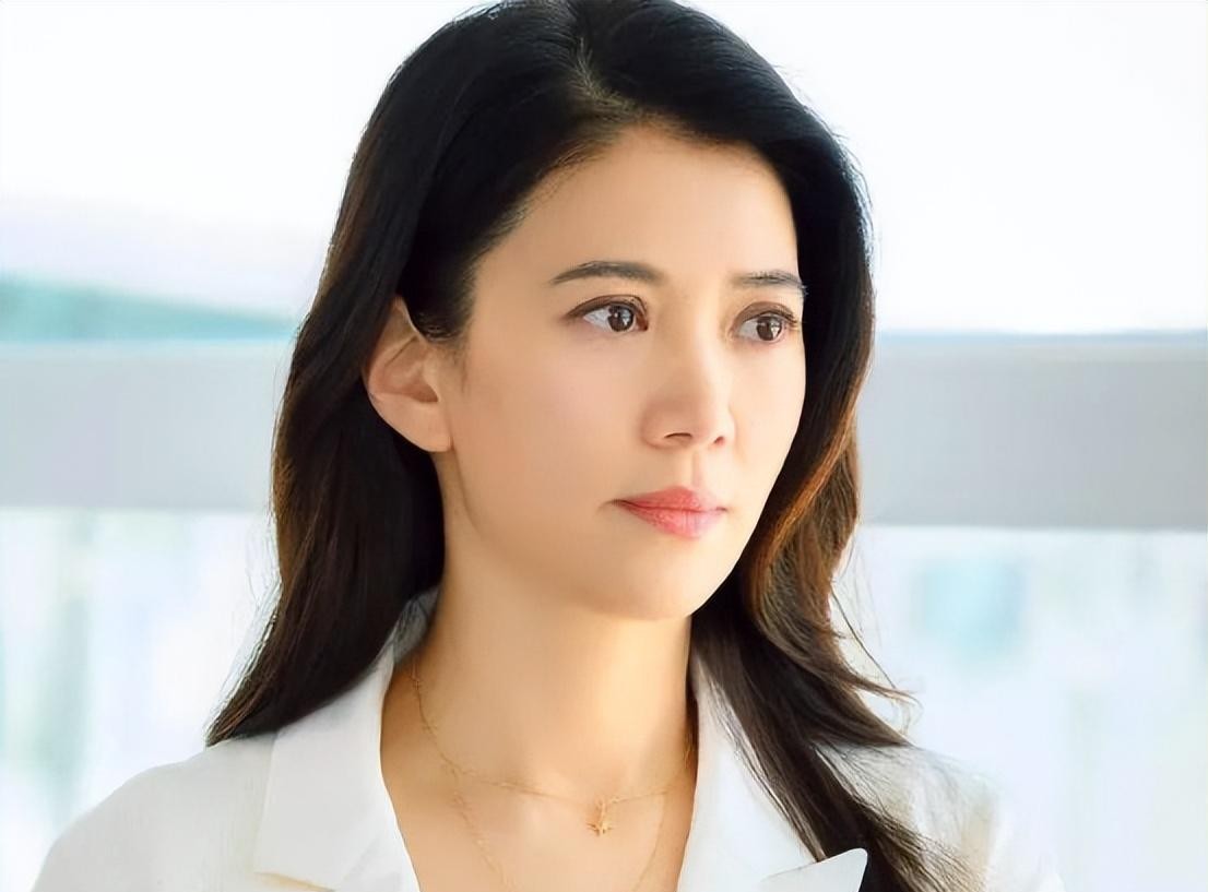 袁咏仪评价赵丽颖惹谢娜不快





娱乐圈的塑料姐妹情，真是活久见！袁咏仪当着