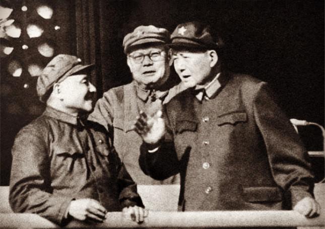 1973年12月，在讨论八大军区司令员对调的会议上，毛主席对叶剑英说，你以后胆子