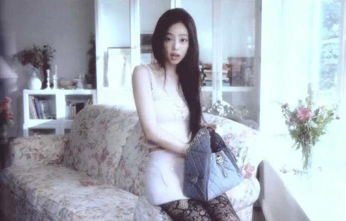Jennie这组图把“纯欲感”焊死在审美天花板了
谁懂啊！Jennie 又把「纯