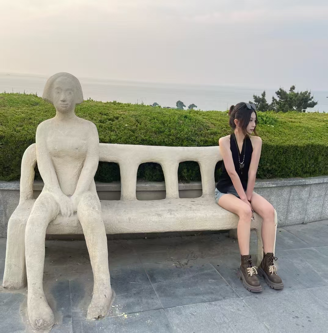 又伤心了吧，谁叫你平时只聊一个
