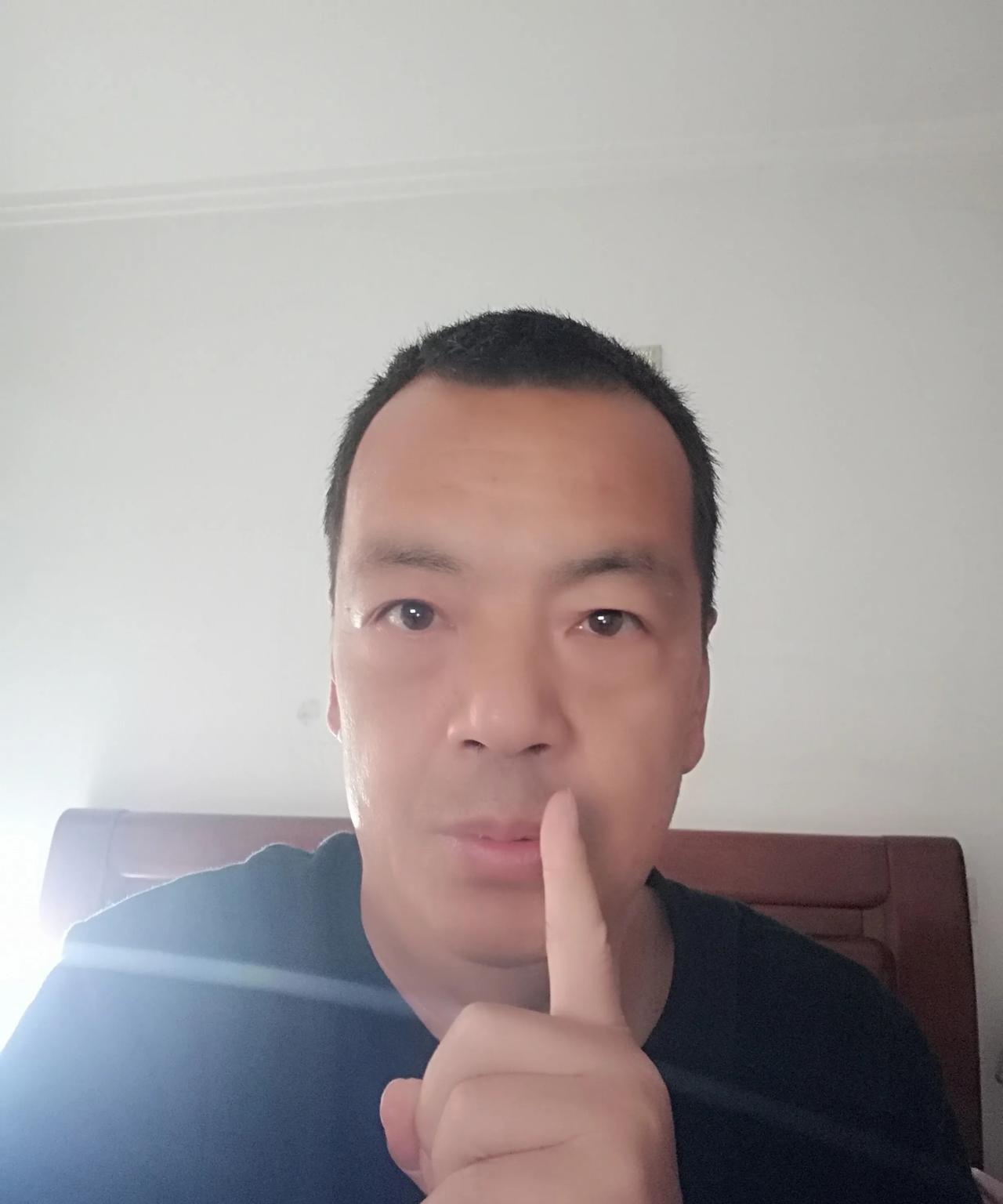 朋友发来一组心灵鸡汤
修一身正气，[福]撑天地:
留三分匪气，[招财进宝]镇小人
