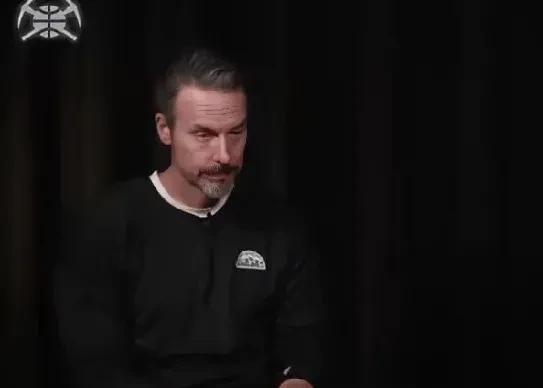 掘金总裁如此的语出惊人说考虑交易约基奇，理由不会跟独行侠一样的吧。
真是一石激起