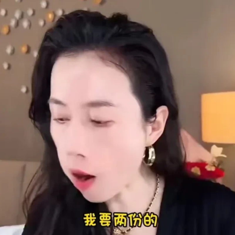 温峥嵘是怎么做到狂吃还这么瘦的？
其他演员吃剧组的盒饭，一盒吃不完，温峥嵘吃两盒