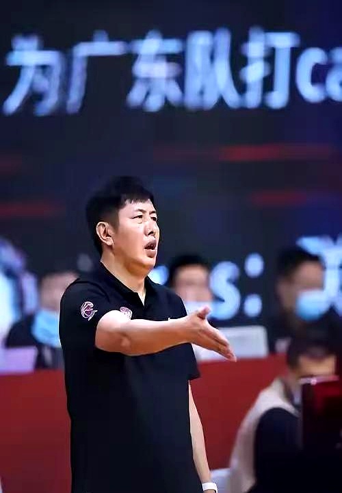 浙江稠州输球，球迷的委屈像开了闸的洪水。91:103，这比分看着就扎心。想想刘维