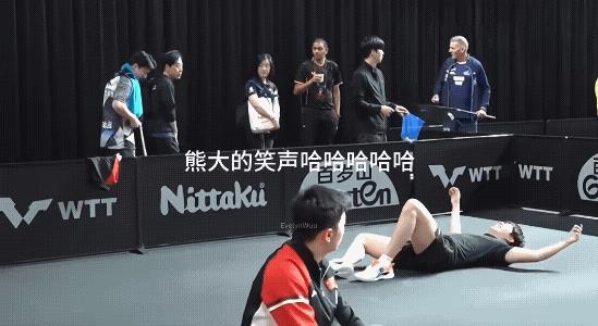 太搞笑啦，乒乓球运动员的氛围真好，有楚钦的地方就有笑声！
楚钦:you  pla