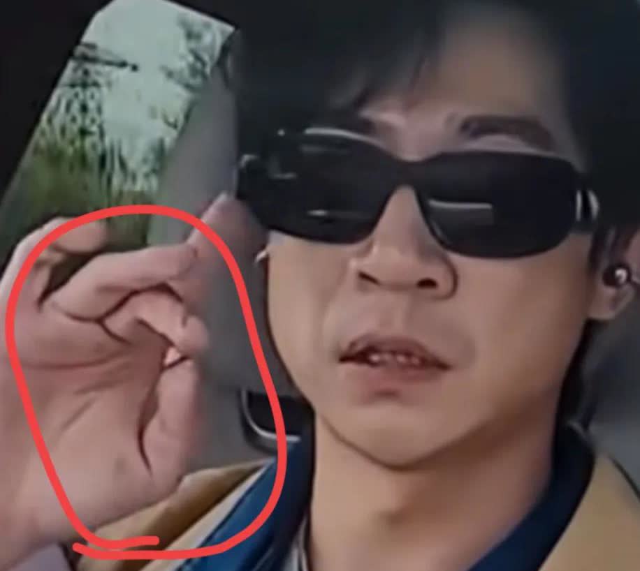 终于知道为什么网友们都瞧不上张维伊


不是因为他面相凶，也不是他没本事还