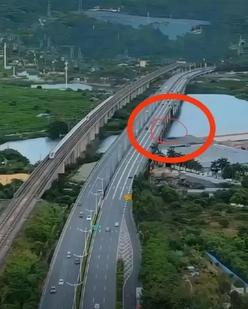 我问我老公，像东莞这种事故要咋避免，四车道突然变三车道，万一司机一个没注意不就车