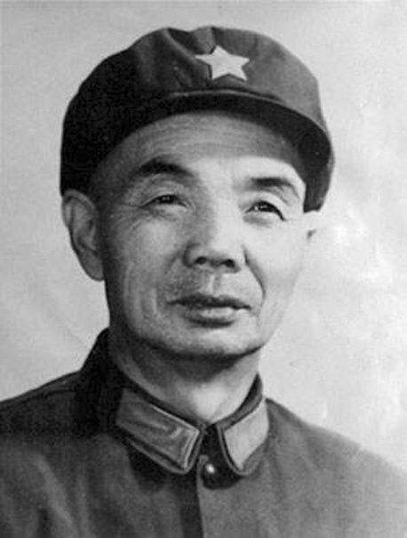 有一位开国中将，名气不是很大，却当过大军区司令员，也当过大兵种司令员。他就是陕北