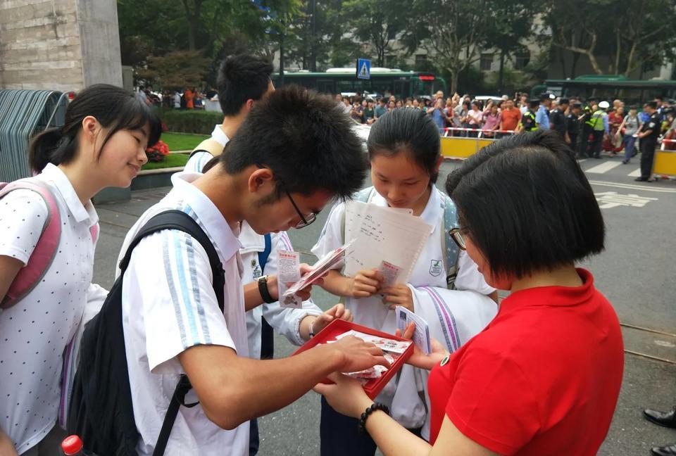 高考分数线一出来，很多人都在感叹，今年高考志愿填报有两个不寻常的变化！
第一，不