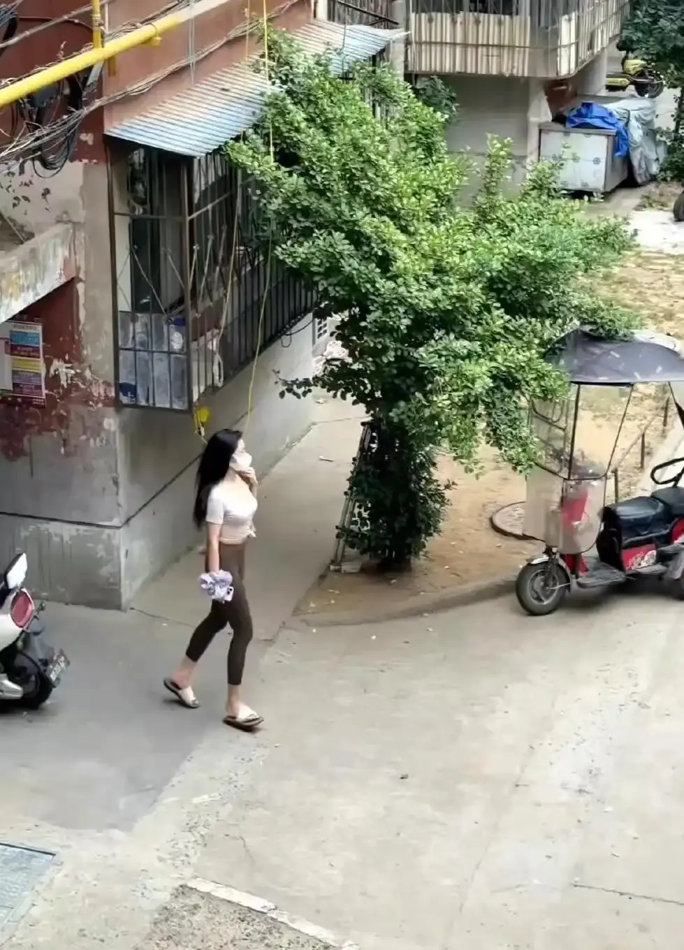 这邻居身材真好，怎么才可以去搭讪呢？