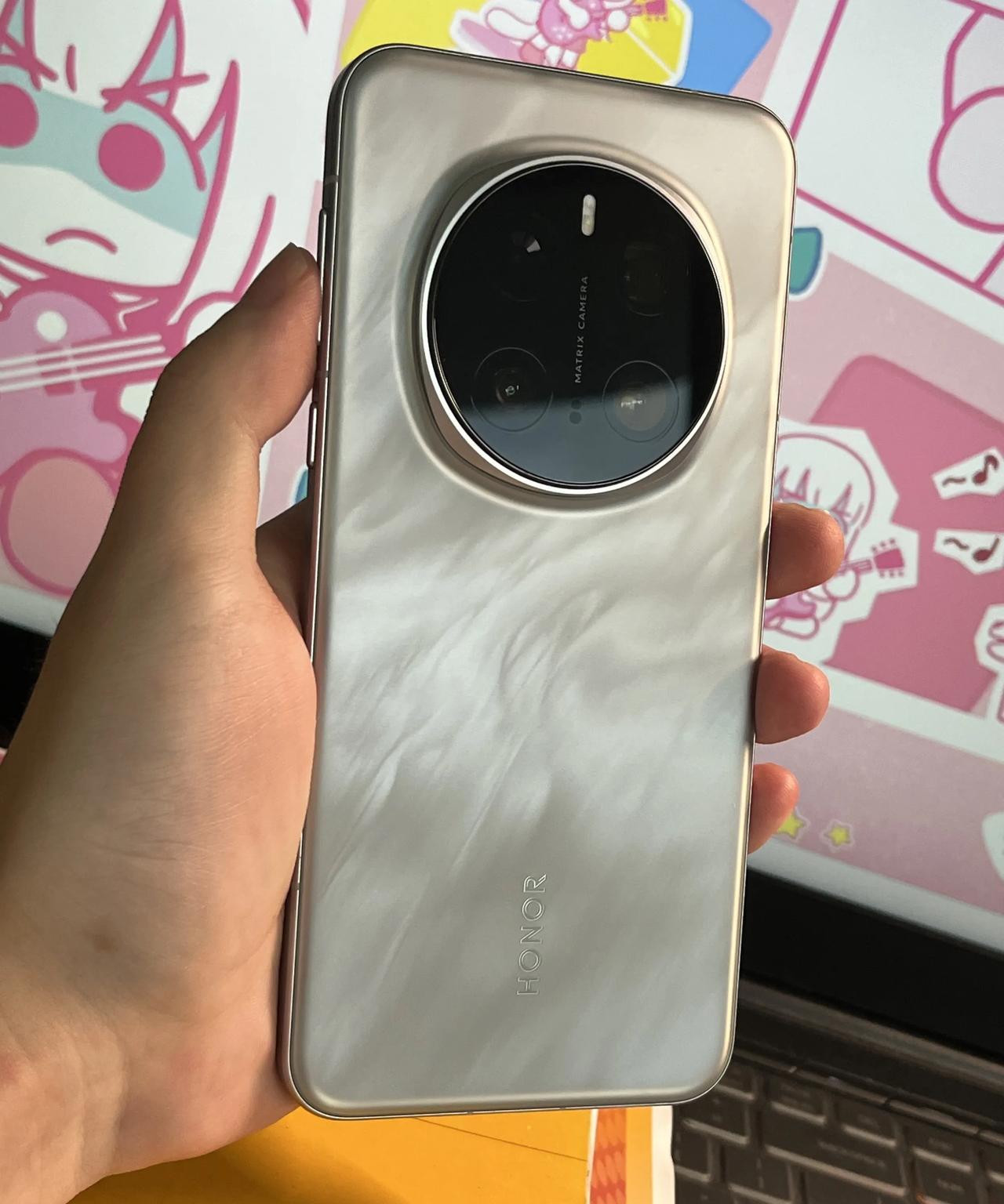 去年首发冲的荣耀Magic7 Pro，但今天想起来一点也不觉得亏。毕竟旗舰，游戏