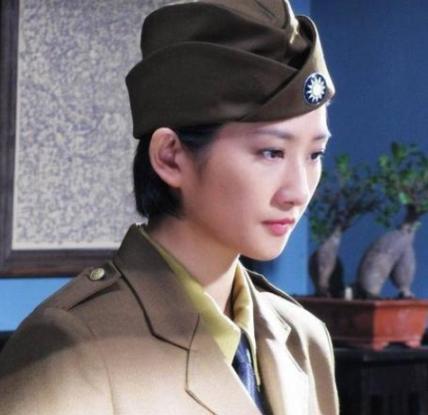 1938年41岁戴笠借口加班，把秘书余淑衡，带到了卧房，戴笠递给她一杯咖啡：“提