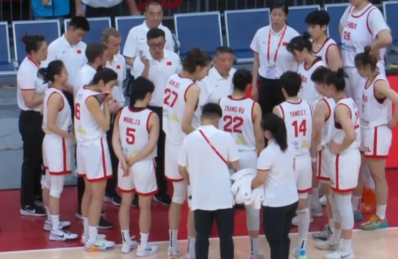 中国女篮热身赛对阵波黑
比赛开始了
中国队的首发阵容是：韩旭，罗欣棫，张罗，杨舒