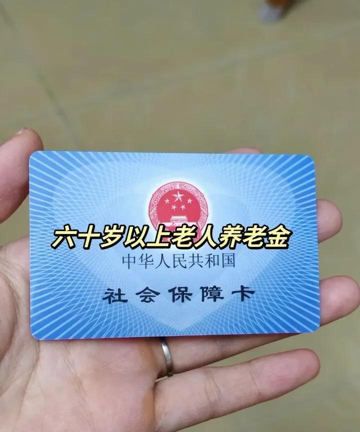 今天我们老板下午开会了，说全员上社保的事儿。
有两个选择，一个是自愿降薪。
另一