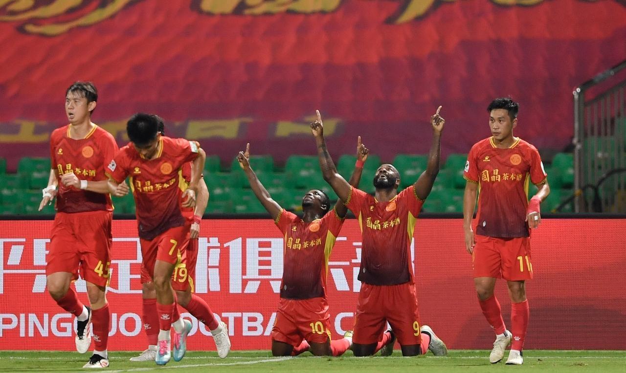 太不容易了，广西平果终于赢球了。他们在主场击败了青岛红狮，也已经连续两轮保持不败