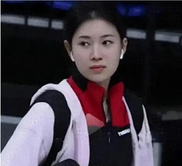 王添艺是自己退出了国家队，并非是国家队不用她！现在有人给王添艺鸣不平，说她球技不