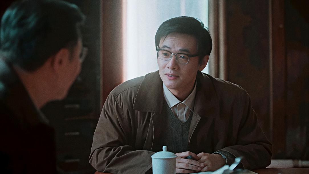 《老舅》尹智玄：演张秘书惹争议，曾凭田润生出圈，戏外原来那么帅