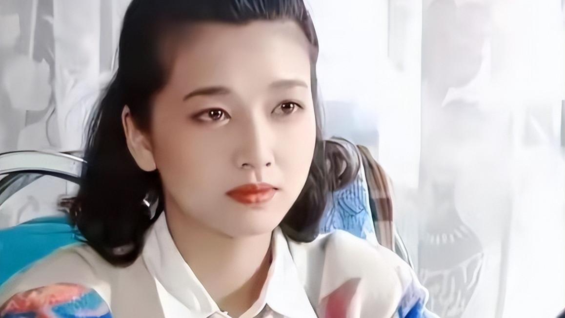 56岁江珊逆袭人生：为女弃靳东赴美16年，回国翻红嫁真爱成赢家