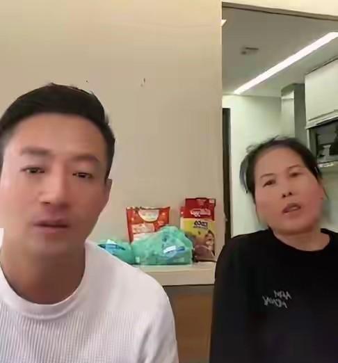 #晒图笔记大赛#
汪小菲在湾湾陪两个孩子，和小杨阿姨一起直播，力证小杨阿姨没有被