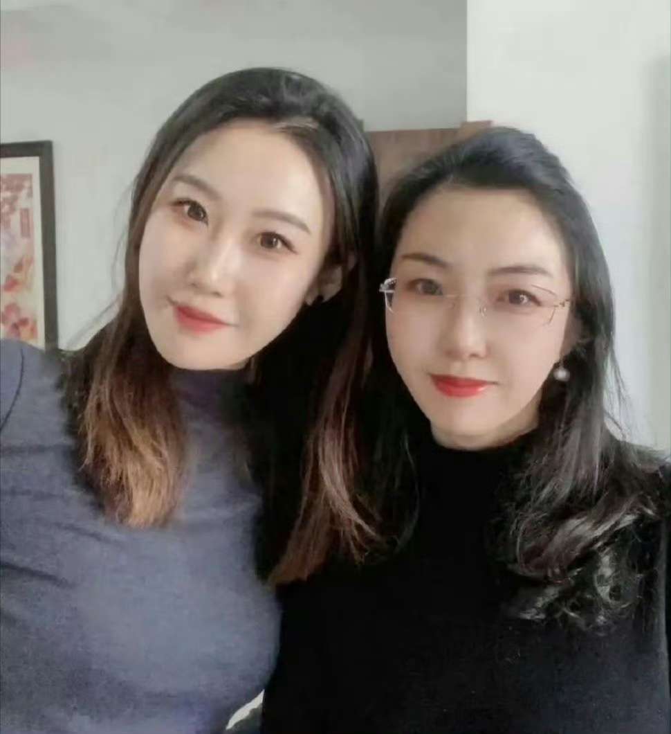 46岁的妈妈和21岁的女儿