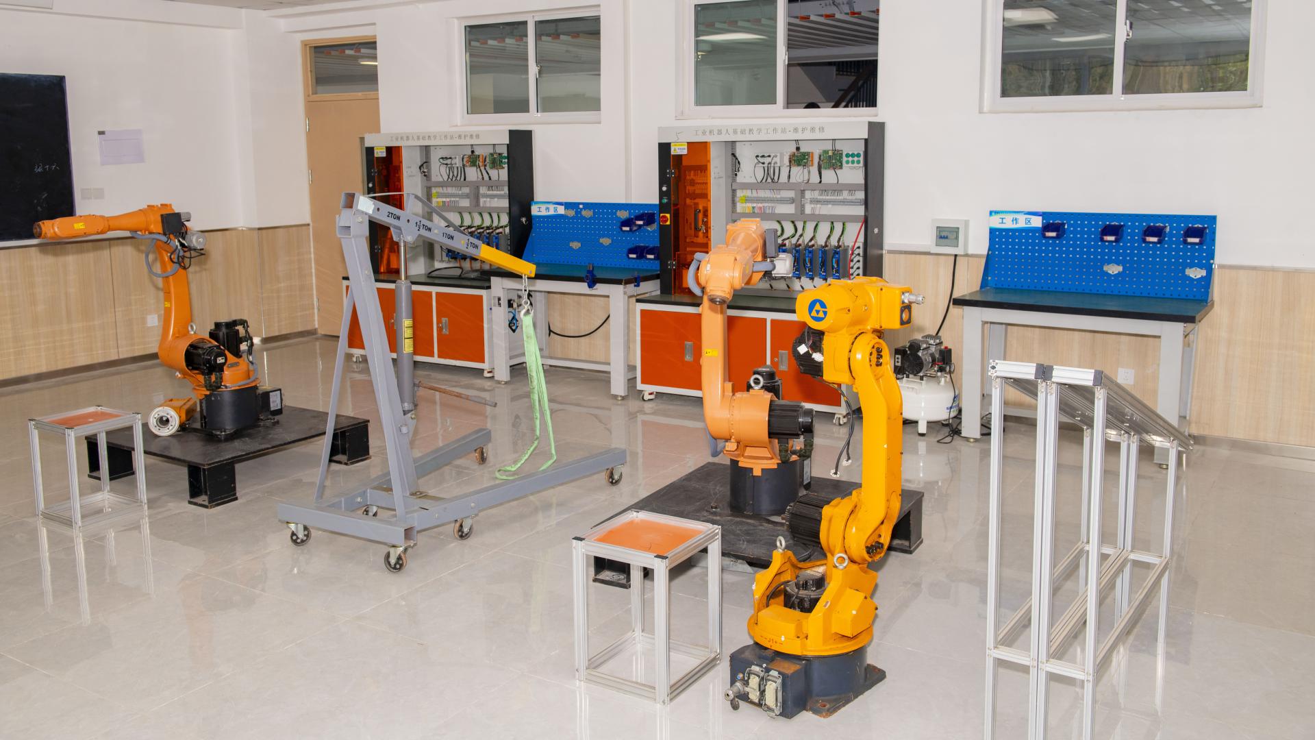 普通人月入过万最快选择，工业机器人技术值得冲