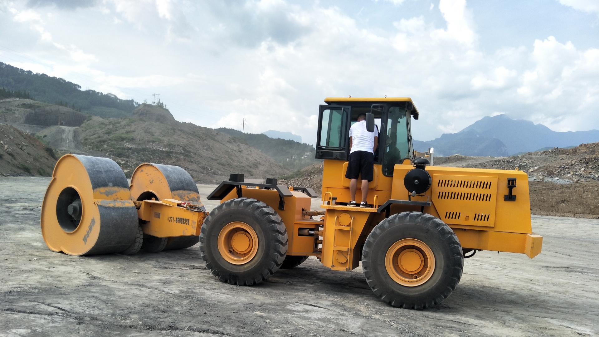 yct25冲击式压路机的工作原理及施工优势解析