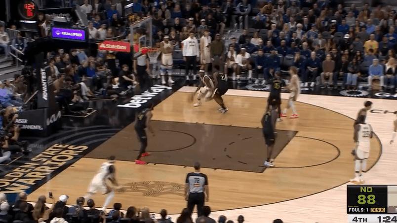 巴特勒加速突破上反篮打进领先8分，目前已得21分8板10助