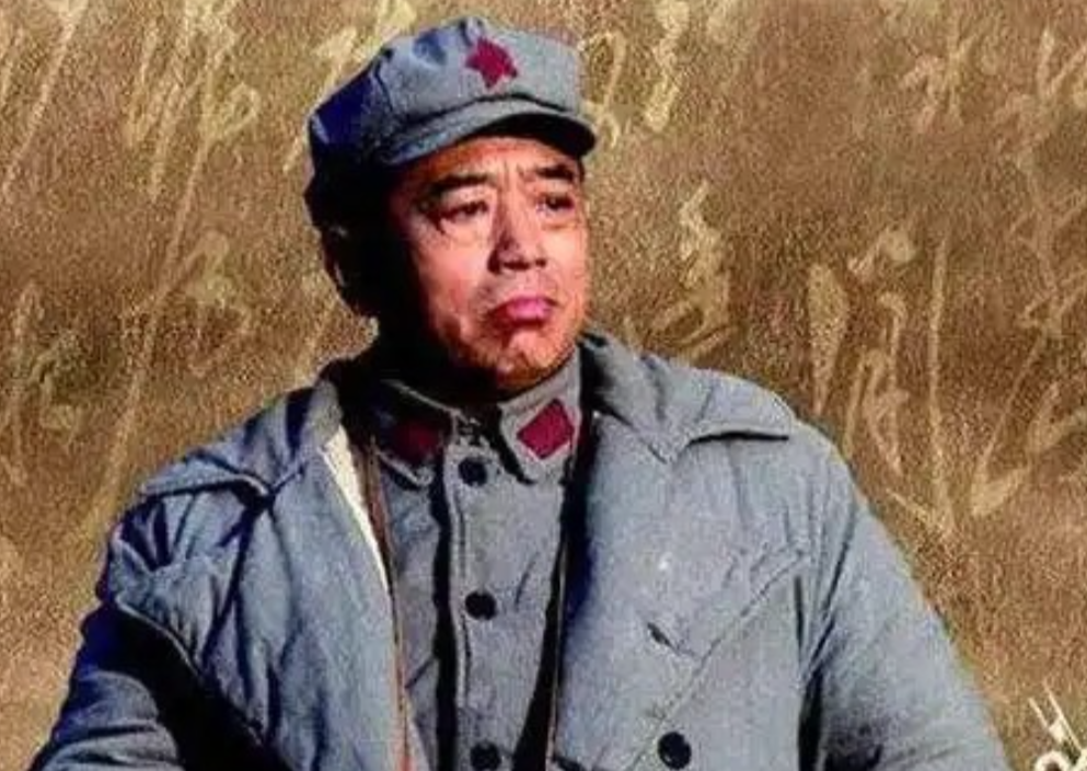 那年，彭德怀到格尔木视察，当天半夜，彭老总亲自检查岗哨位，他站在一个哨兵身边问道