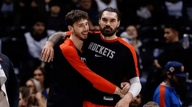 火箭总经理拉斐尔-斯通做客电台节目《SportsTalk 790》，谈到了新赛季