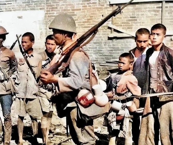 1940年，抗日战争正打得如火如荼，那是个遍地烽烟、满目疮痍的年代。季万方，一个