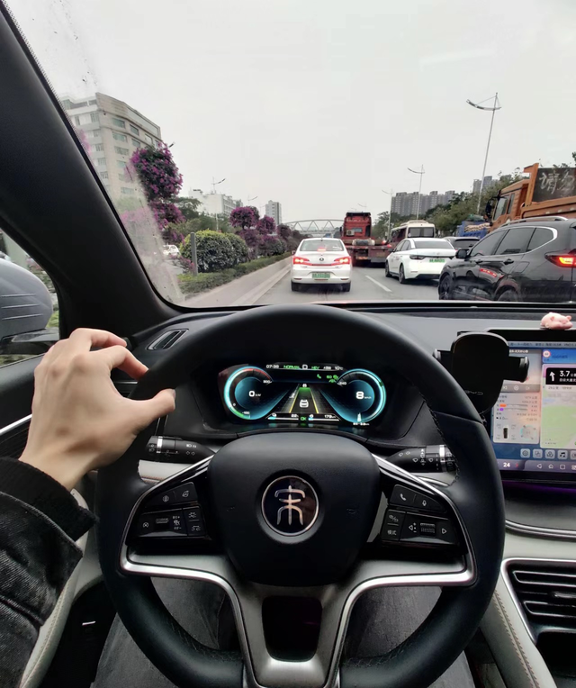 啥都好但是为什么
挺好一车，座椅通风加热都有了。
为何没有【方向盘加热】