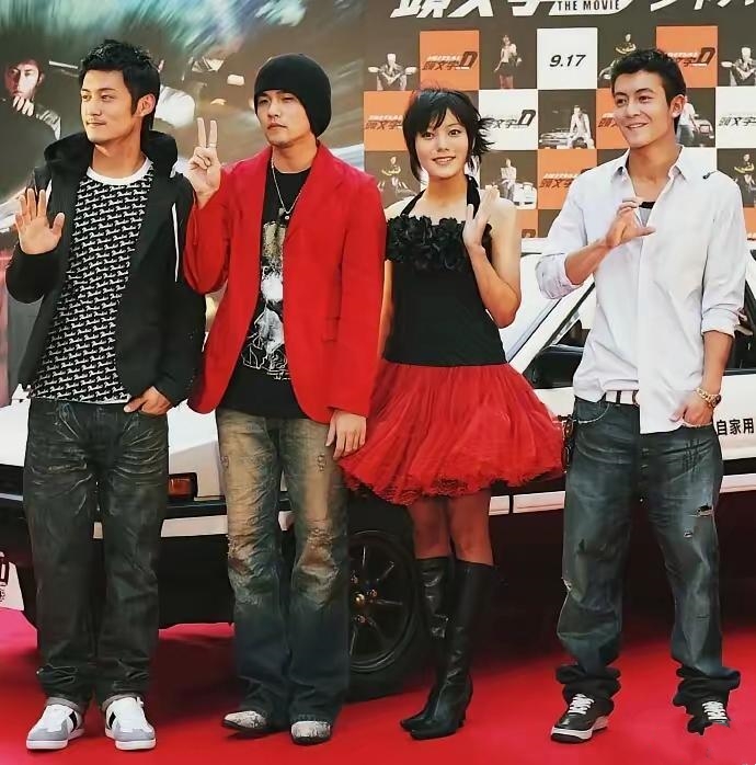 就这张照片而言，陈冠希帅气超出了巅峰的周杰伦跟余文乐，你觉得呢？