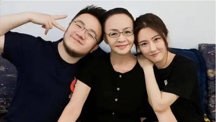 看到哥哥巴图过得好，弟弟英如镝眼红，说话冷嘲热讽学到父亲精髓