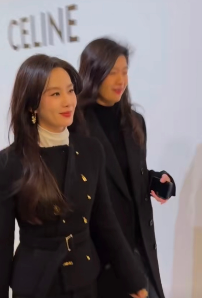 刘诗诗现身Celine晚宴，身穿黑色套装，状态好好！
