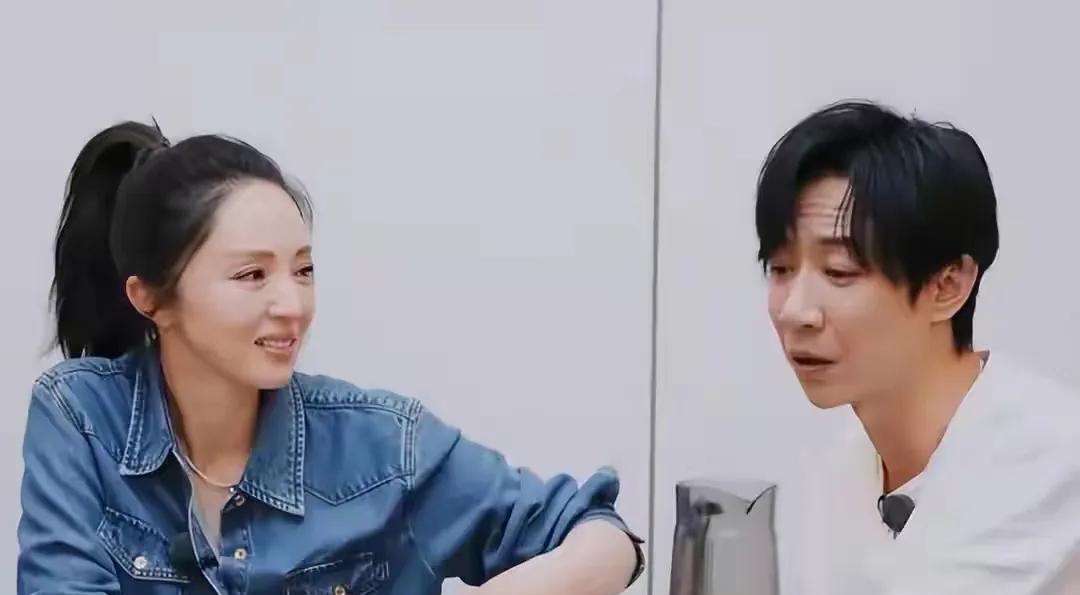 董璇张维伊可能不会长久了，
不是因为外界评价他俩不合适，
也不是董璇后悔了，而是