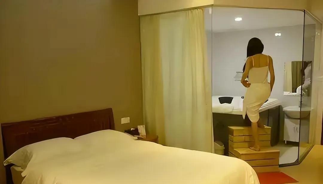 我敢说90%的人都中招
不管是出差还是旅游
多数人住酒店总是睡不着
这就是人常说