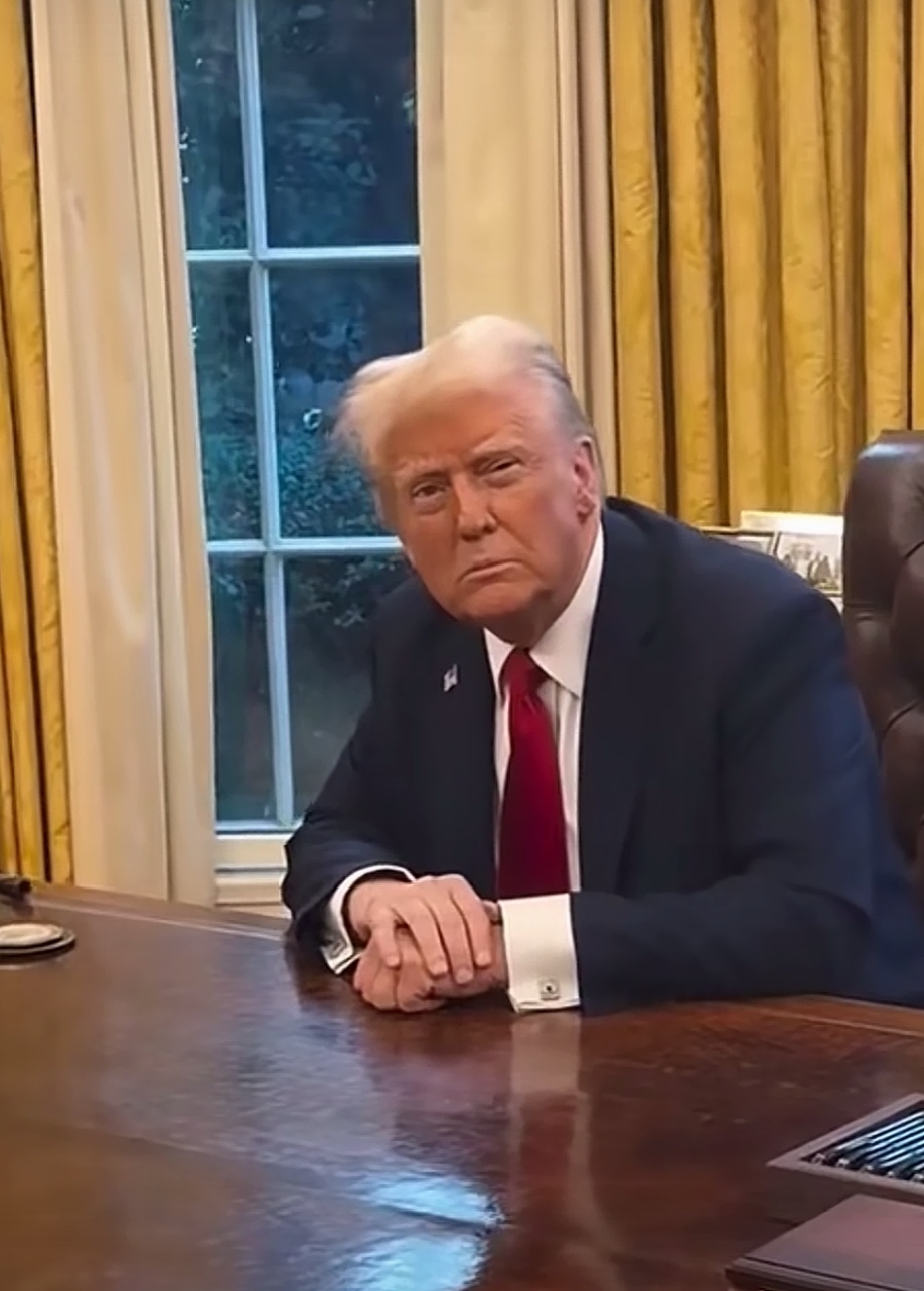 一言不合就发钱，这样的特朗普，美国人喜欢。
早在特朗普的第一任内，2020年4月